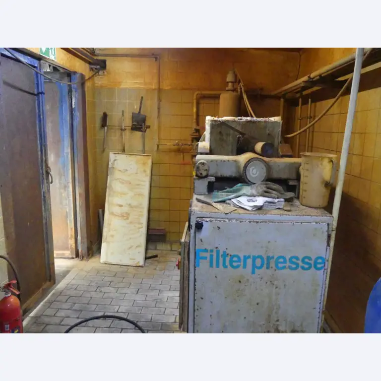 Equipement mécanique et accessoires d'une ancienne imprimerie en héliogravure-18