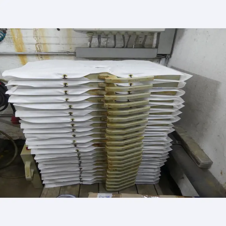 Equipement mécanique et accessoires d'une ancienne imprimerie en héliogravure-19