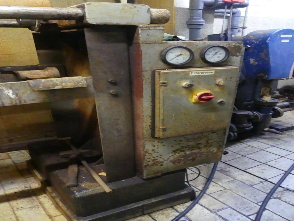 Maquinaria y accesorios de una antigua imprenta de huecograbado-2