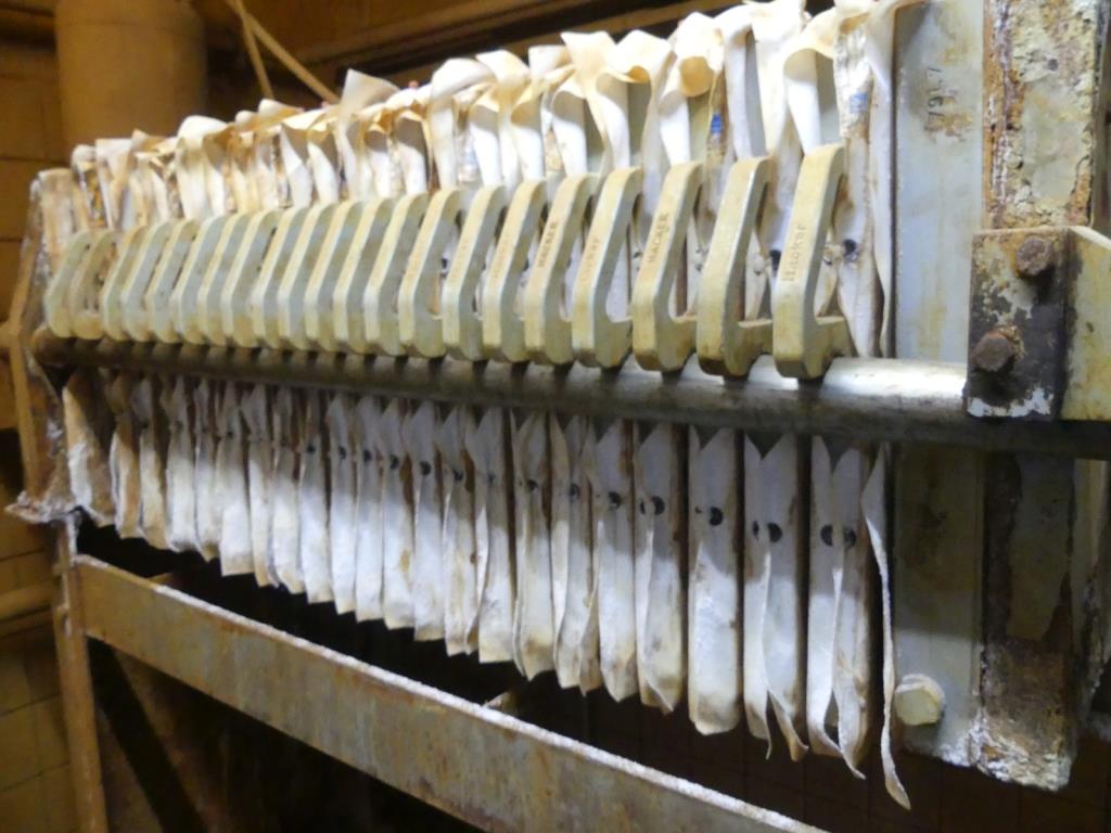 Maquinaria y accesorios de una antigua imprenta de huecograbado-3