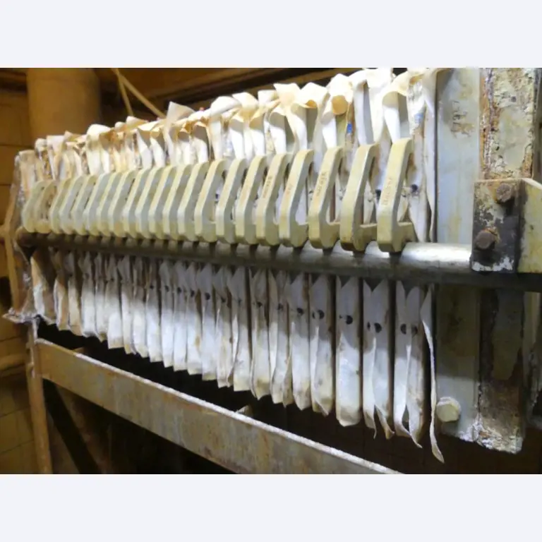 Equipement mécanique et accessoires d'une ancienne imprimerie en héliogravure-3