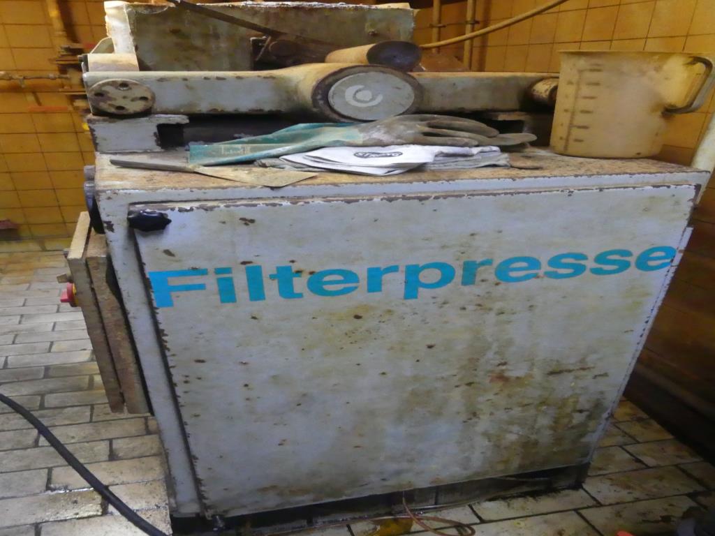 Maquinaria y accesorios de una antigua imprenta de huecograbado-4