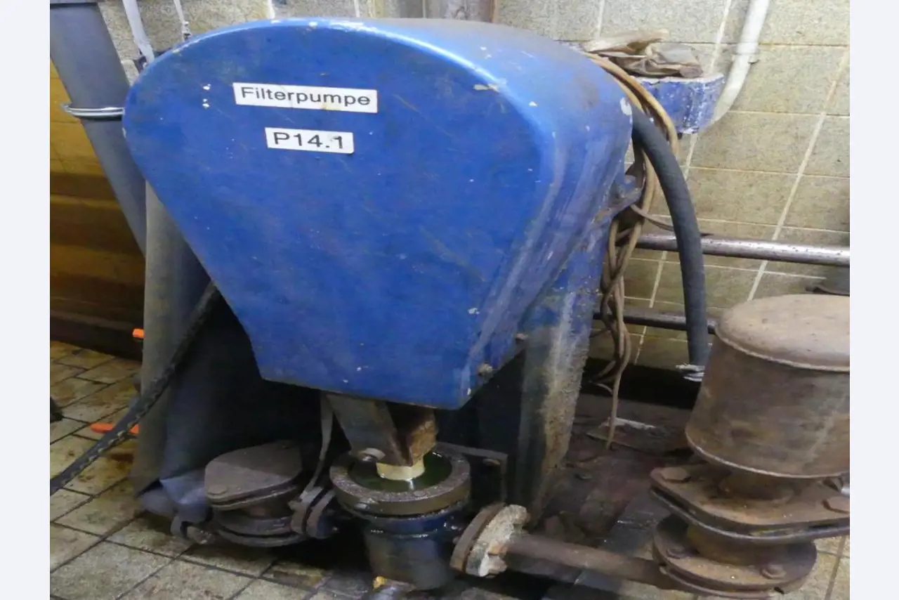 Equipement mécanique et accessoires d'une ancienne imprimerie en héliogravure-5