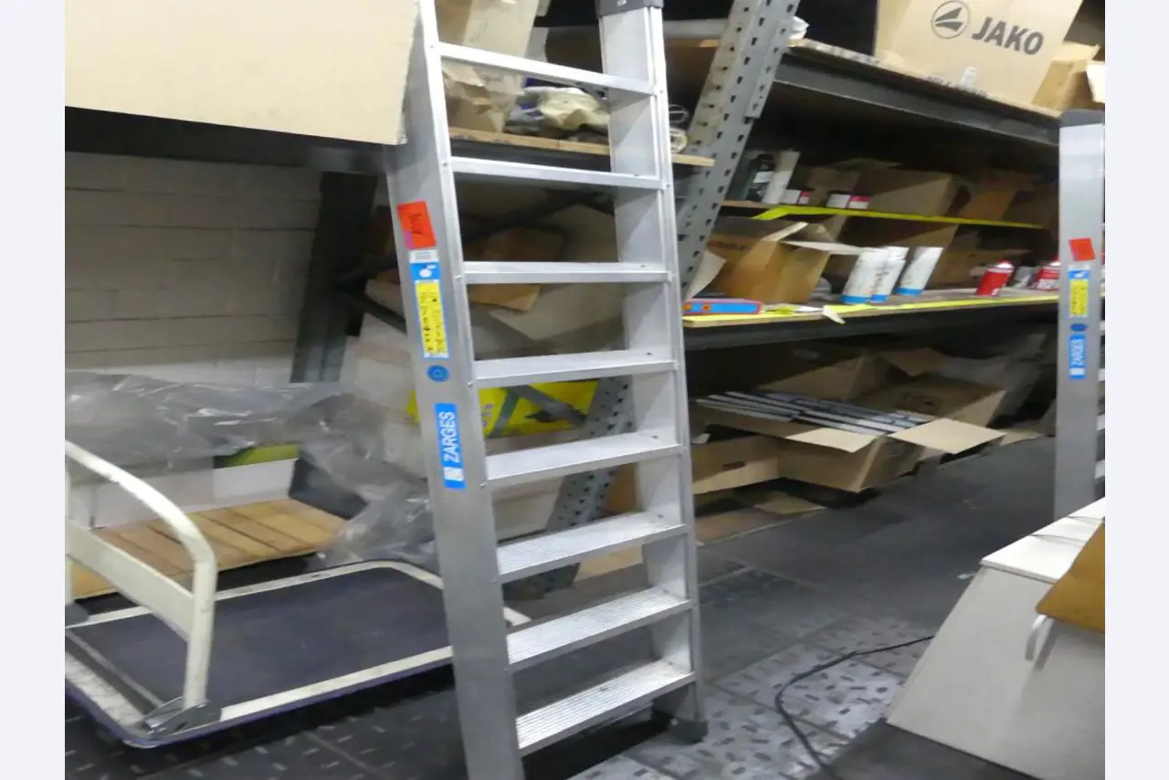 Maschinelle Einrichtung sowie Zubehör einer ehemaligen Tiefdruckerei-1