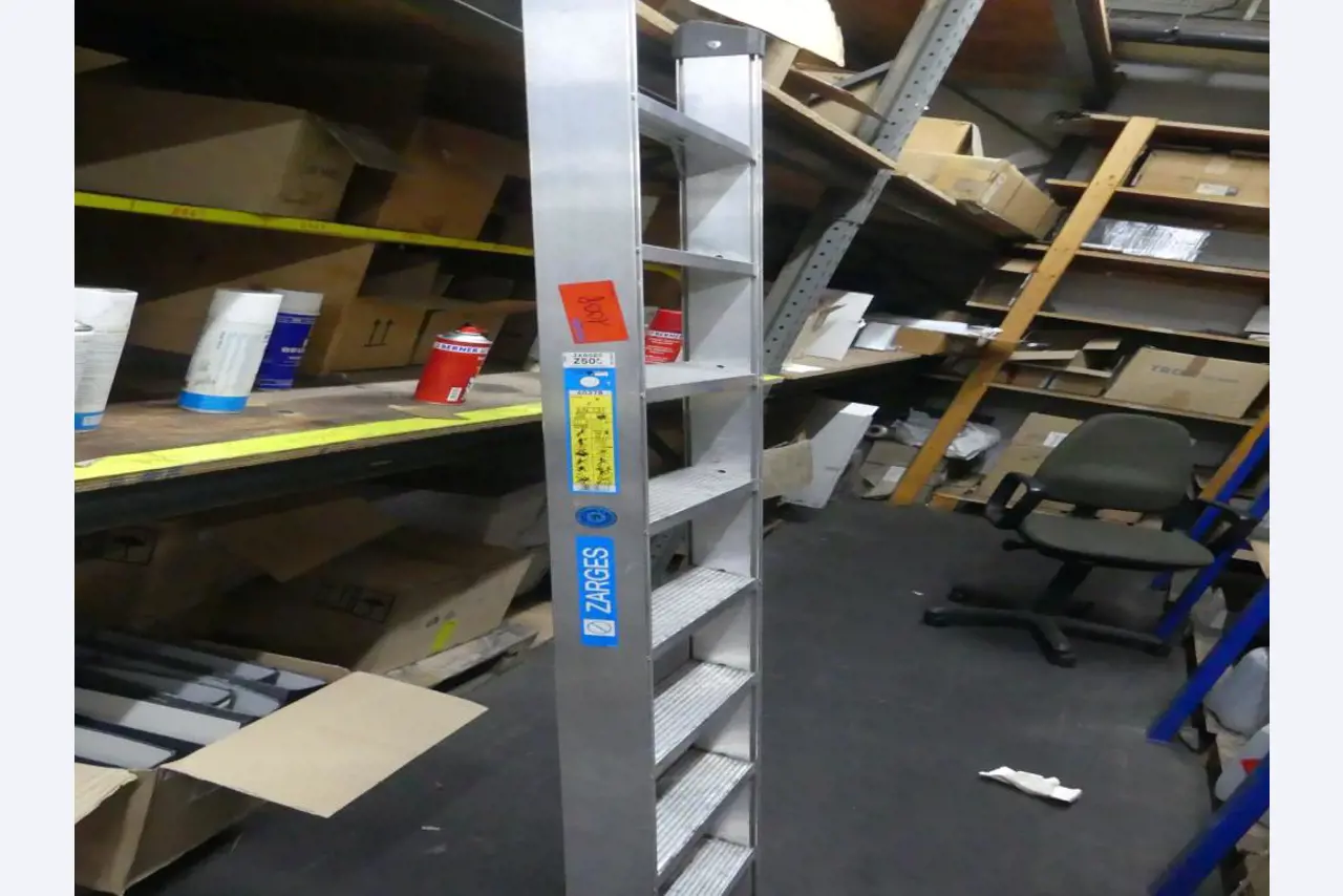 Maschinelle Einrichtung sowie Zubehör einer ehemaligen Tiefdruckerei-3