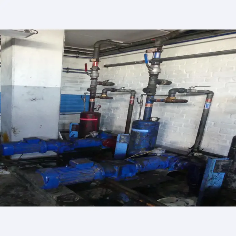 Equipement mécanique et accessoires d'une ancienne imprimerie en héliogravure-2