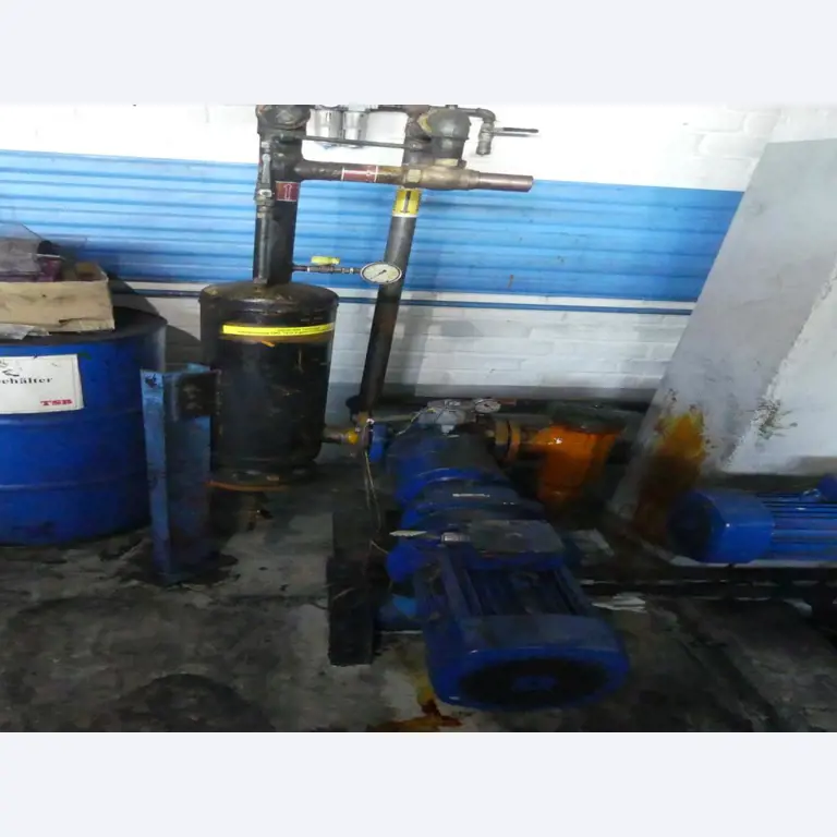 Equipement mécanique et accessoires d'une ancienne imprimerie en héliogravure-3