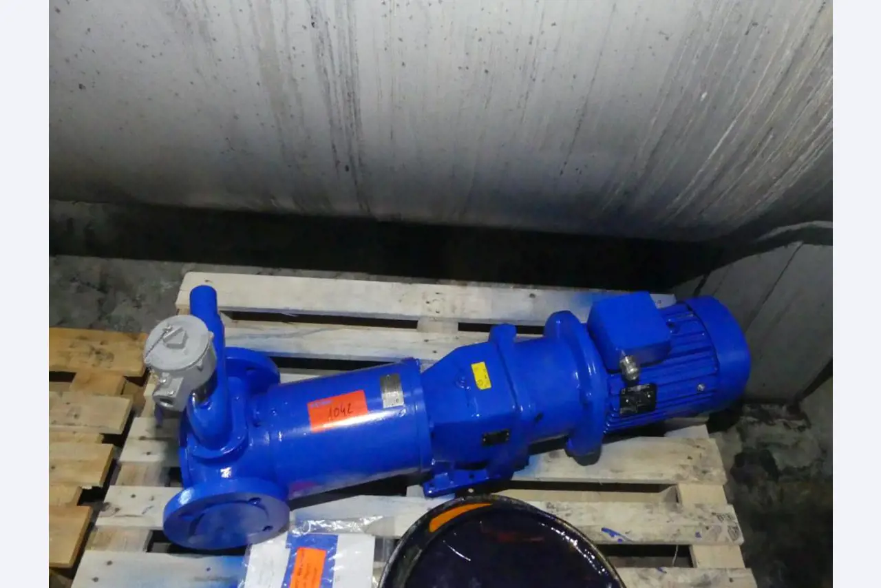 Equipement mécanique et accessoires d'une ancienne imprimerie en héliogravure-4