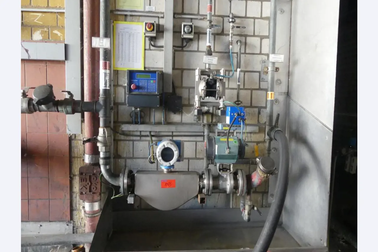 Maquinaria y accesorios de una antigua imprenta de huecograbado-1