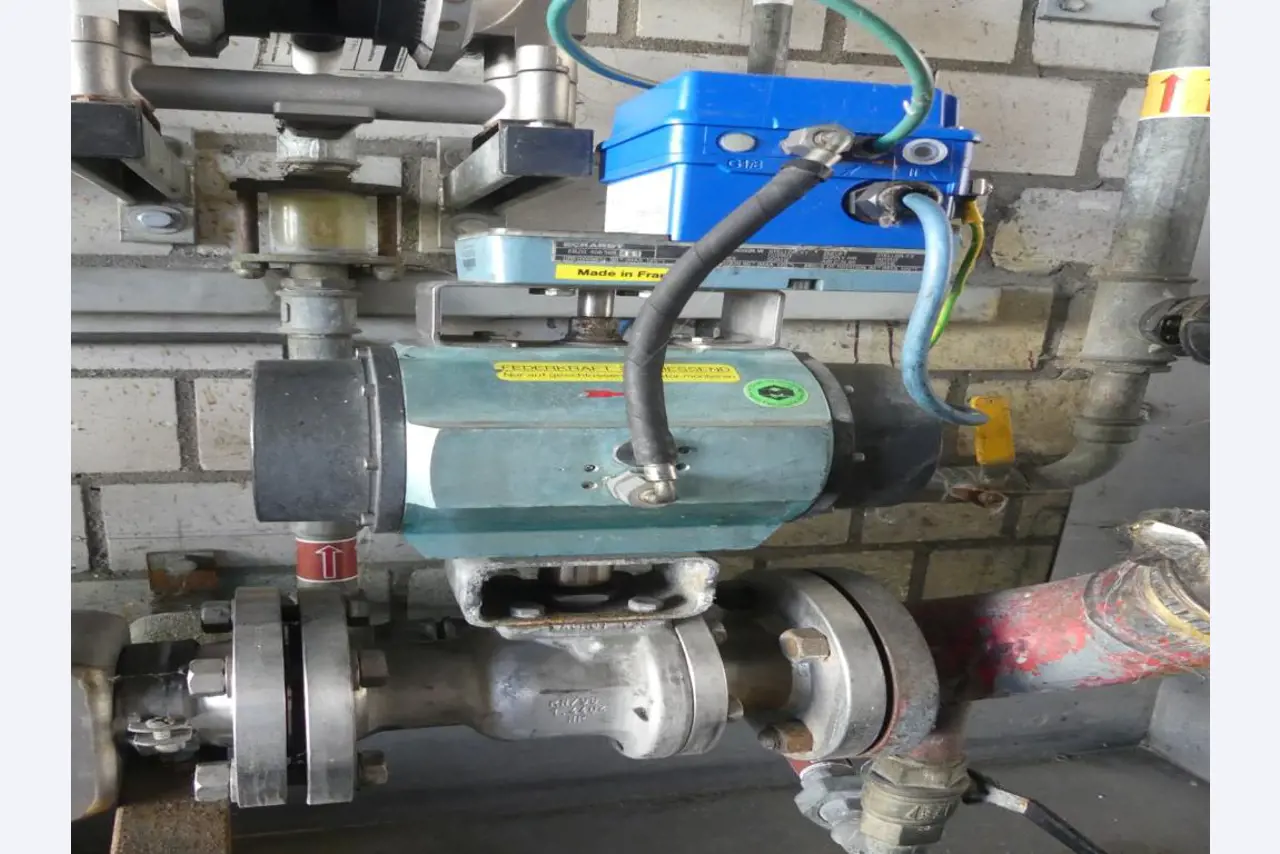 Maquinaria y accesorios de una antigua imprenta de huecograbado-3