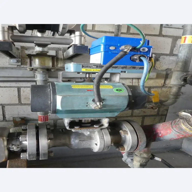 Maquinaria y accesorios de una antigua imprenta de huecograbado-3