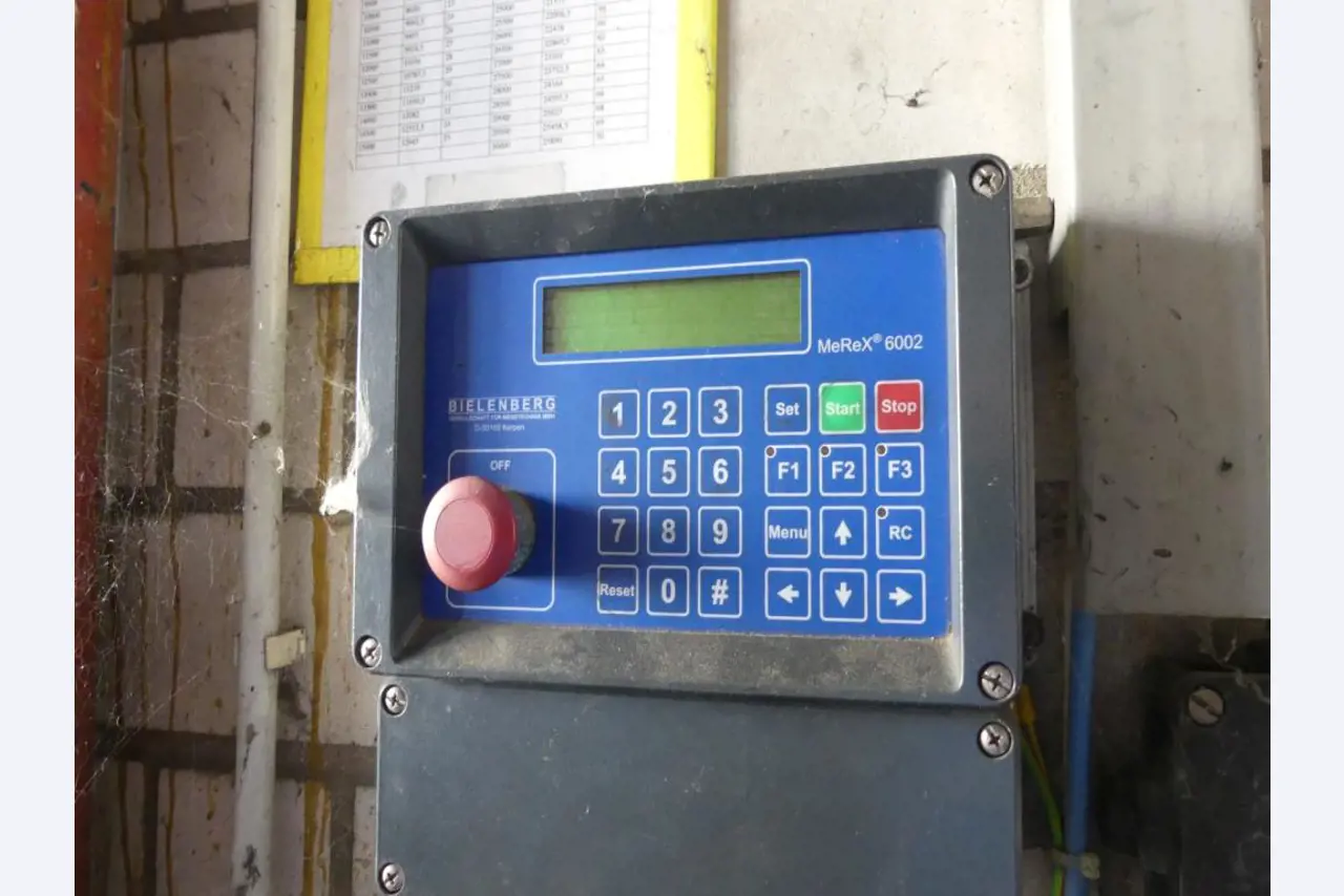 Maquinaria y accesorios de una antigua imprenta de huecograbado-5