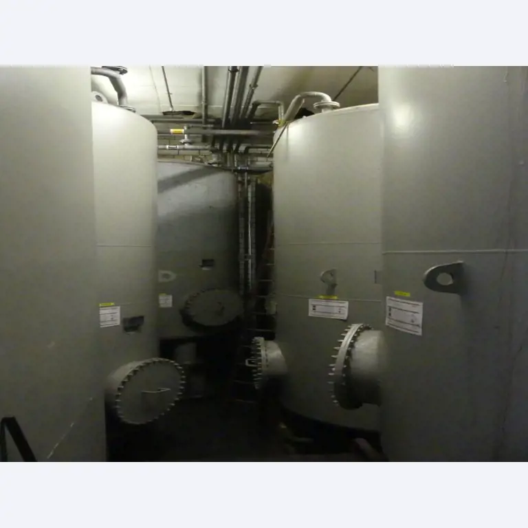 Equipement mécanique et accessoires d'une ancienne imprimerie en héliogravure-1