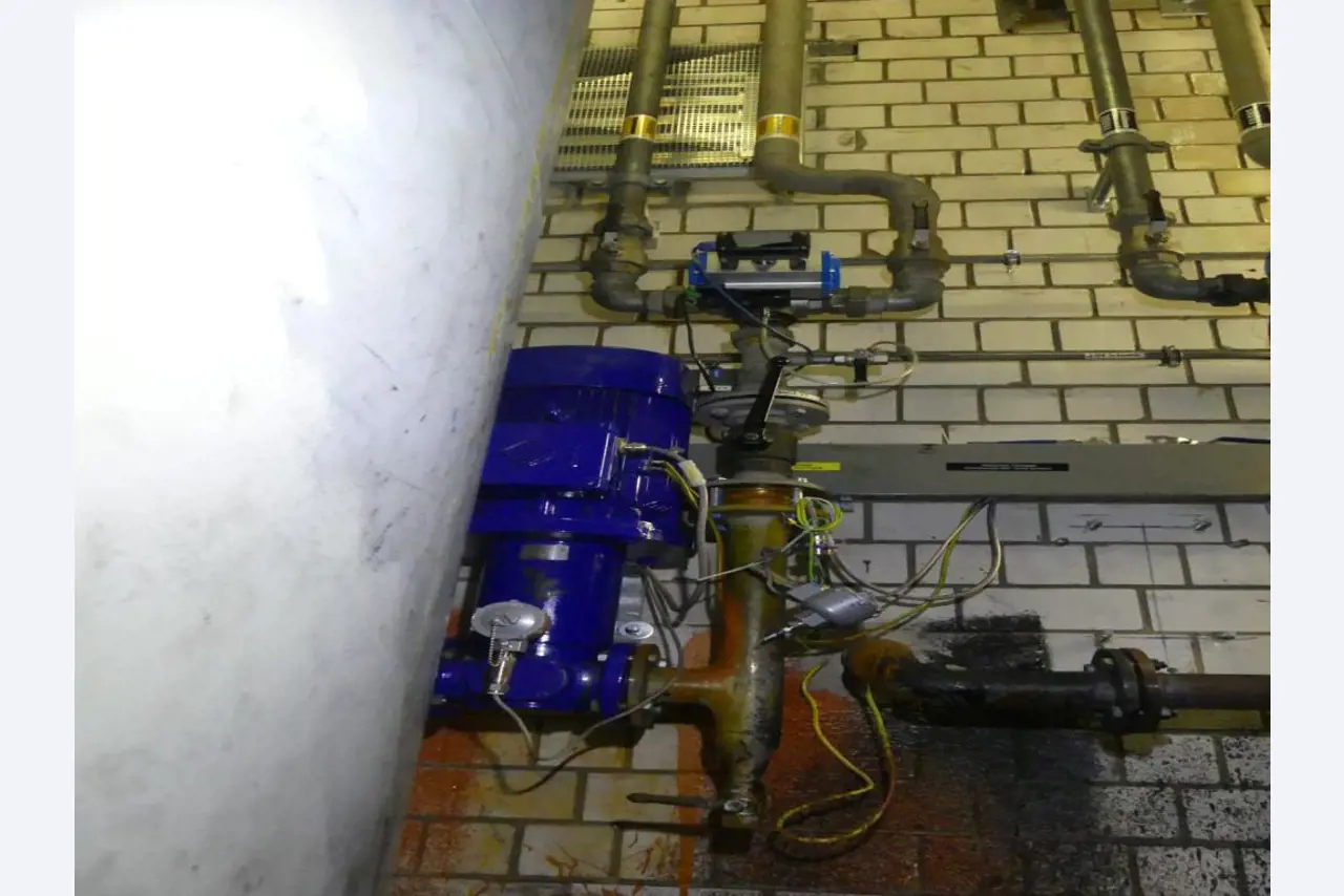 Equipement mécanique et accessoires d'une ancienne imprimerie en héliogravure-6