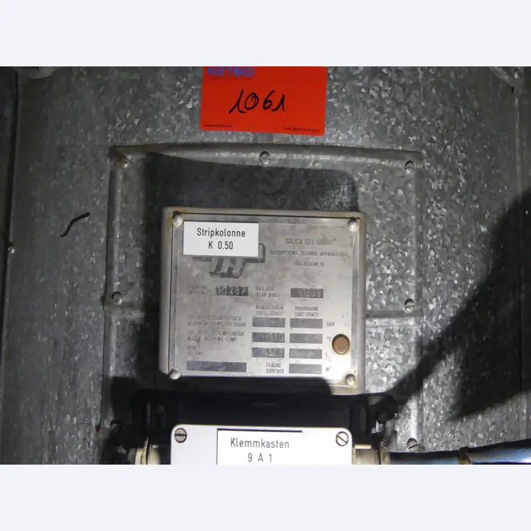 Equipement mécanique et accessoires d'une ancienne imprimerie en héliogravure-3