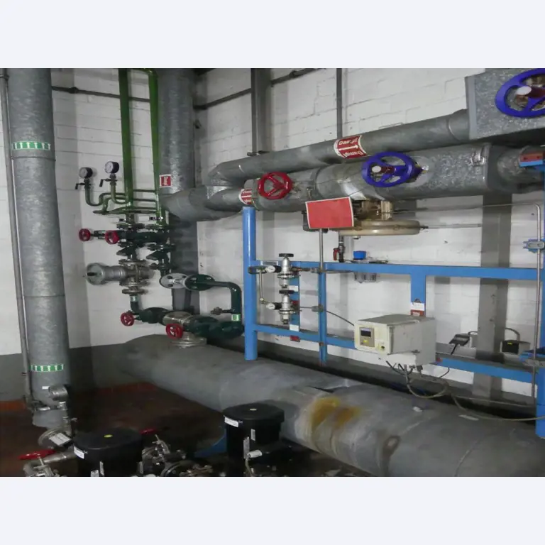 Equipement mécanique et accessoires d'une ancienne imprimerie en héliogravure-4