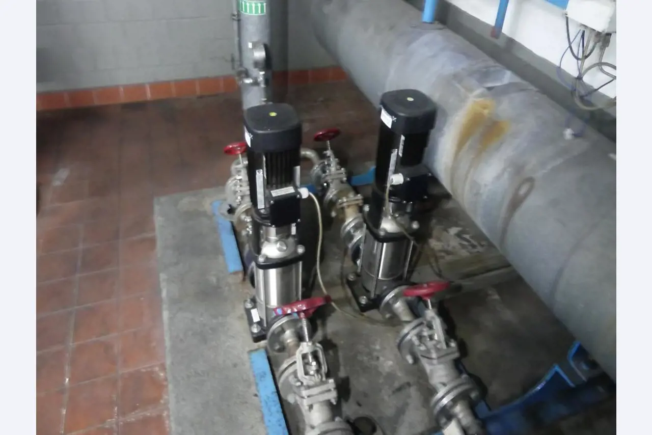 Equipement mécanique et accessoires d'une ancienne imprimerie en héliogravure-5