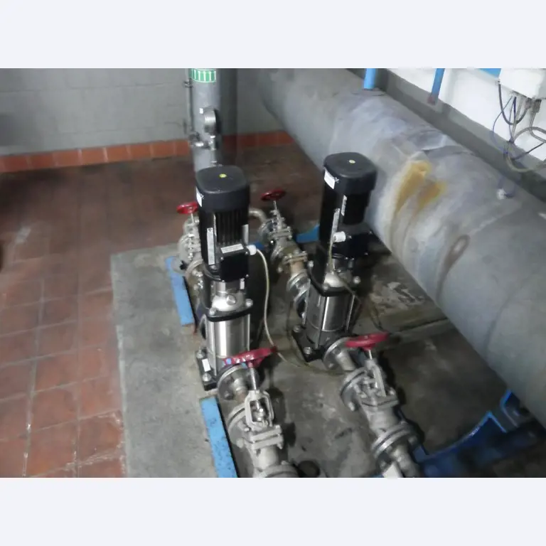 Equipement mécanique et accessoires d'une ancienne imprimerie en héliogravure-5