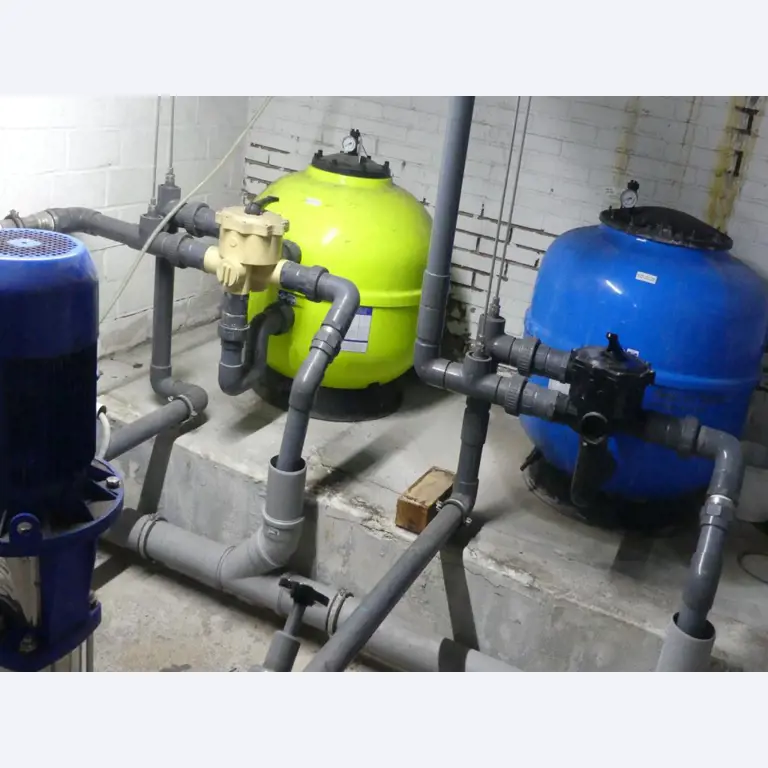 Equipement mécanique et accessoires d'une ancienne imprimerie en héliogravure-9