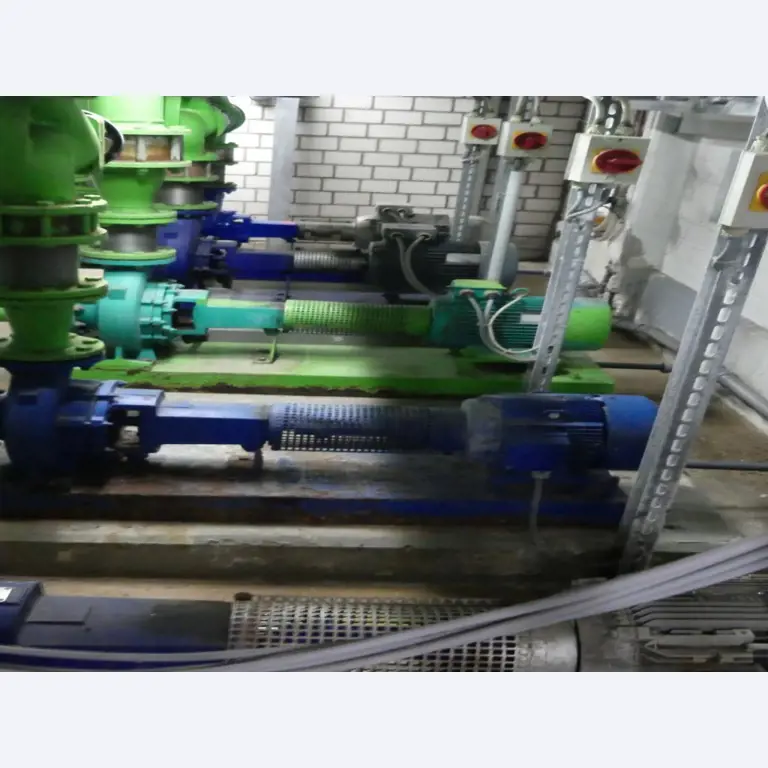 Equipement mécanique et accessoires d'une ancienne imprimerie en héliogravure-10