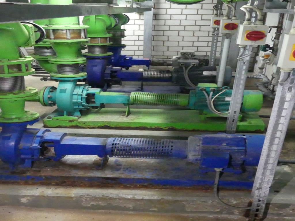 Maquinaria y accesorios de una antigua imprenta de huecograbado-11