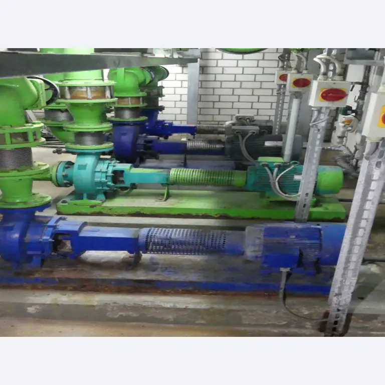 Equipement mécanique et accessoires d'une ancienne imprimerie en héliogravure-11