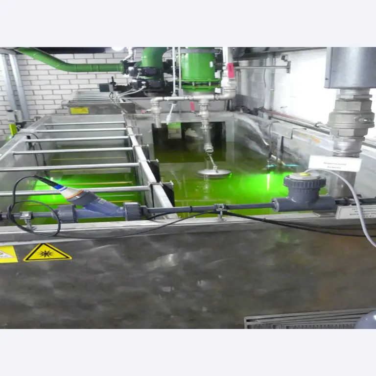 Equipement mécanique et accessoires d'une ancienne imprimerie en héliogravure-12