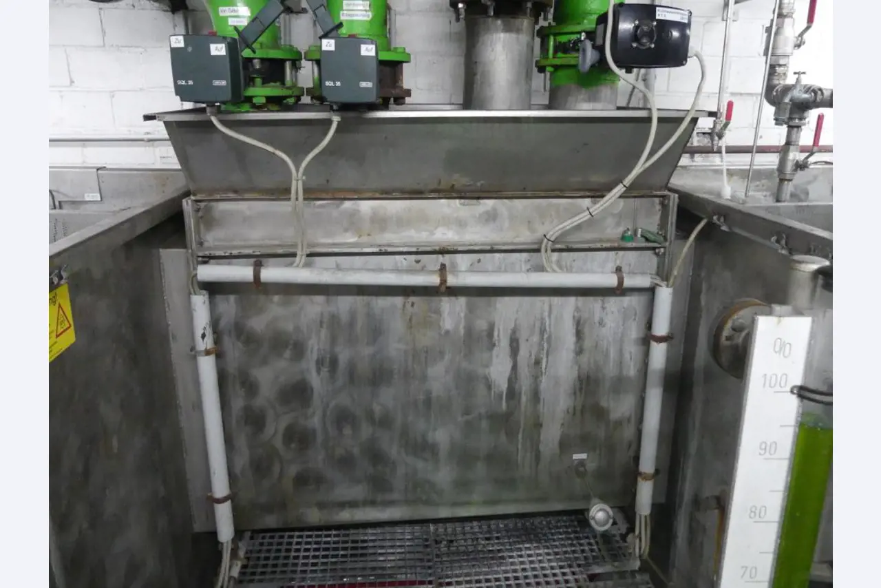 Equipement mécanique et accessoires d'une ancienne imprimerie en héliogravure-14