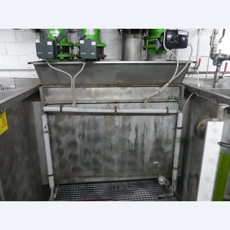 Equipement mécanique et accessoires d'une ancienne imprimerie en héliogravure-14