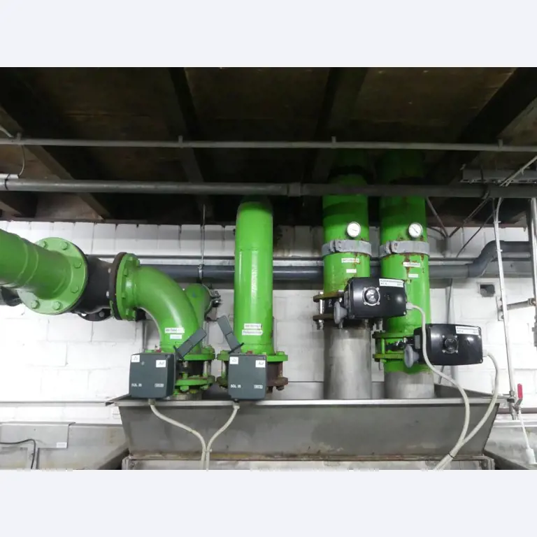 Equipement mécanique et accessoires d'une ancienne imprimerie en héliogravure-15