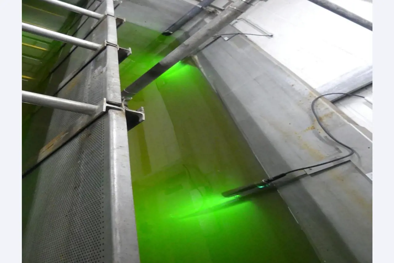 Equipement mécanique et accessoires d'une ancienne imprimerie en héliogravure-16