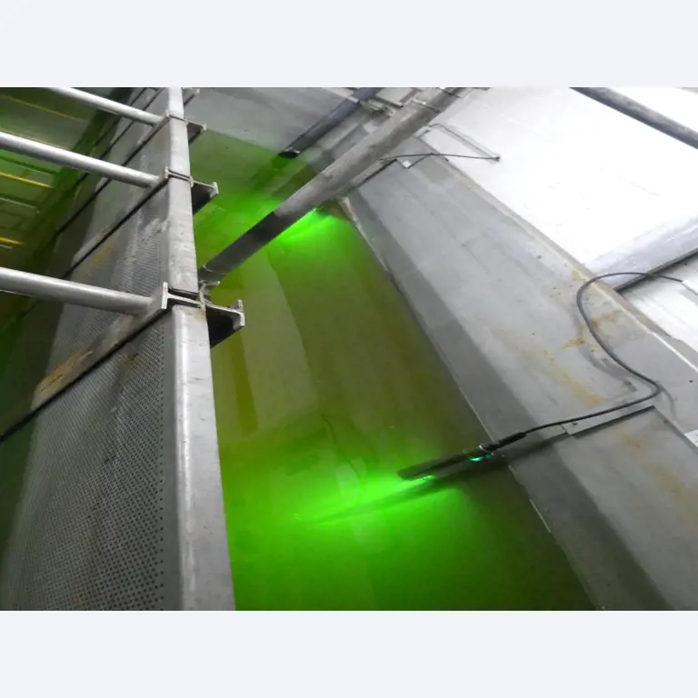 Equipement mécanique et accessoires d'une ancienne imprimerie en héliogravure-16