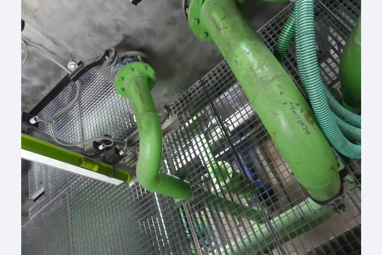 Equipement mécanique et accessoires d'une ancienne imprimerie en héliogravure-18