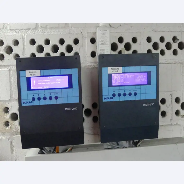 Equipement mécanique et accessoires d'une ancienne imprimerie en héliogravure-19