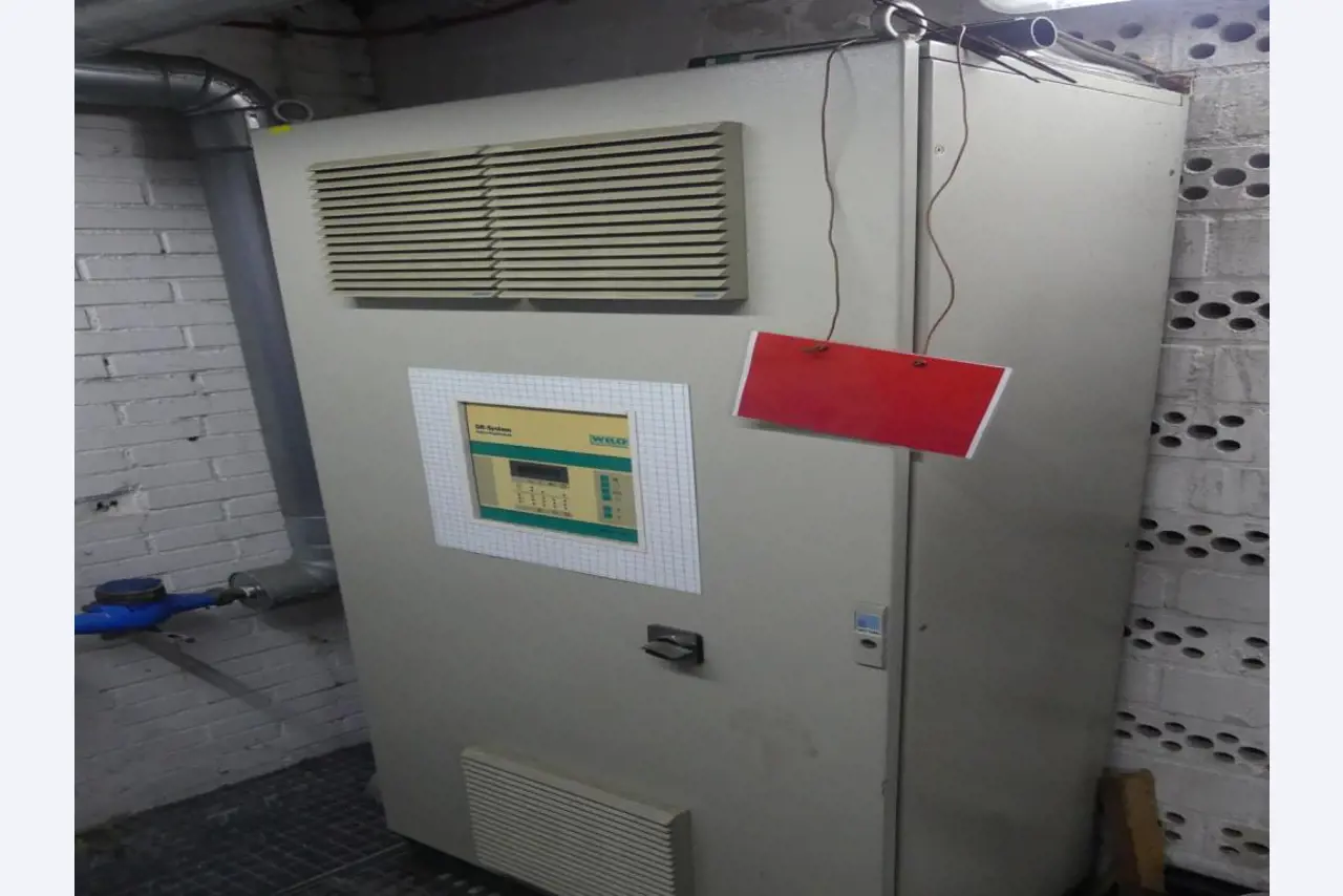 Equipement mécanique et accessoires d'une ancienne imprimerie en héliogravure-20