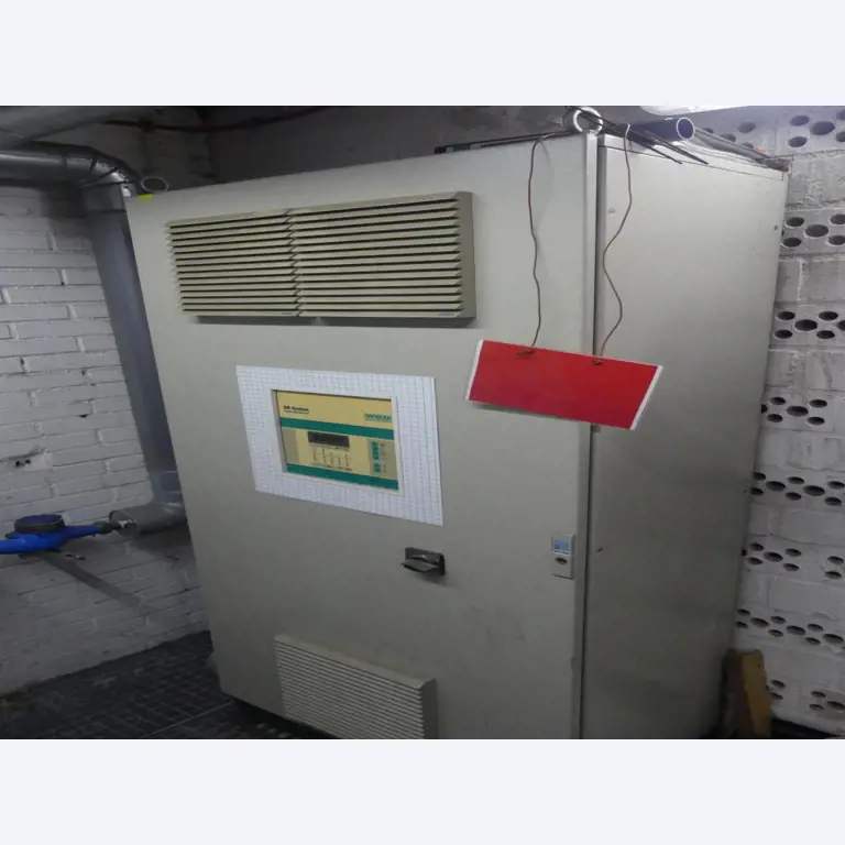 Equipement mécanique et accessoires d'une ancienne imprimerie en héliogravure-20