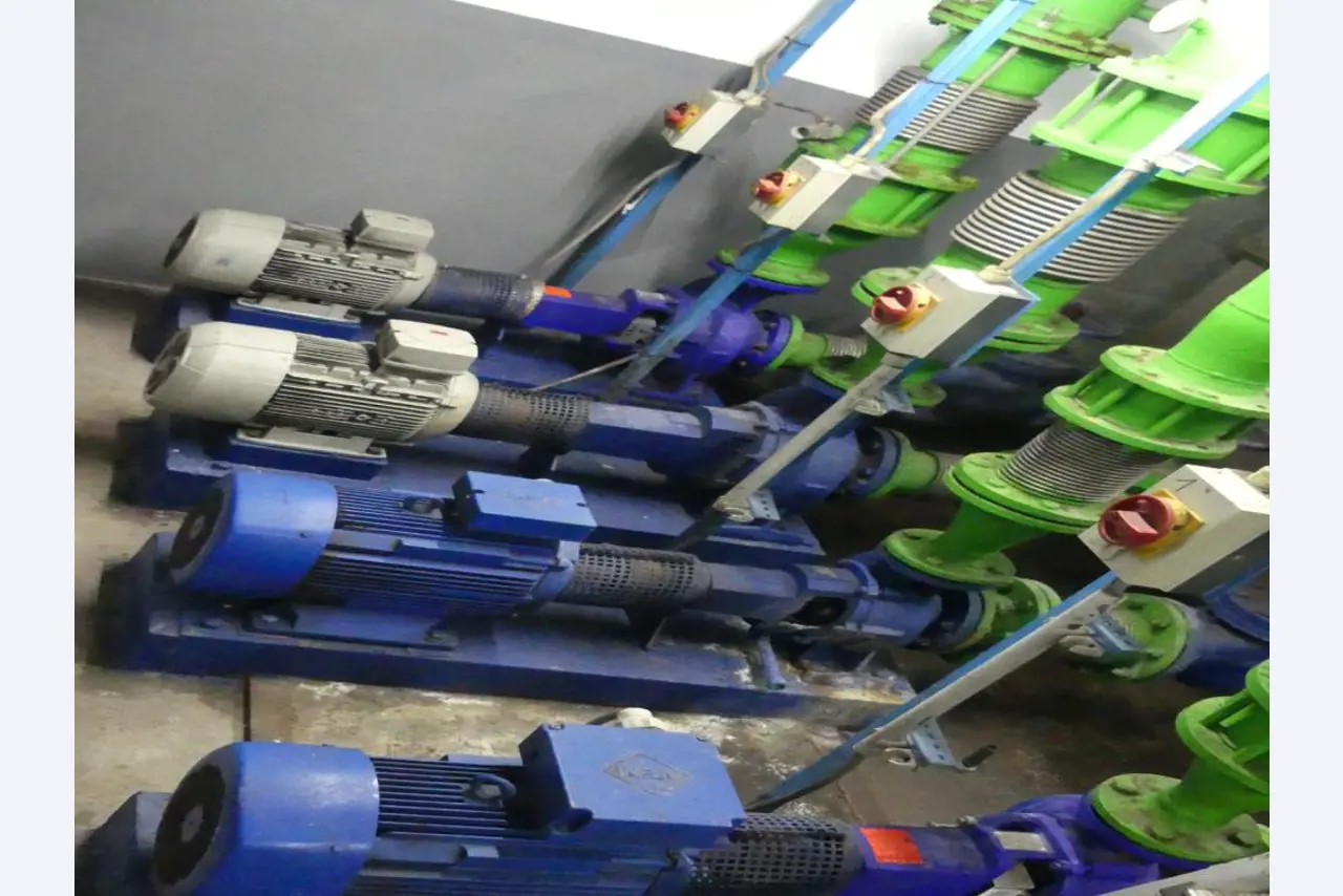 Equipement mécanique et accessoires d'une ancienne imprimerie en héliogravure-21