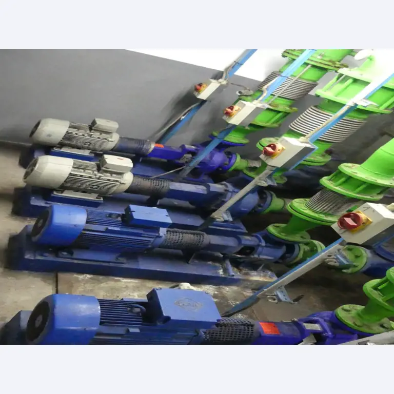 Equipement mécanique et accessoires d'une ancienne imprimerie en héliogravure-21