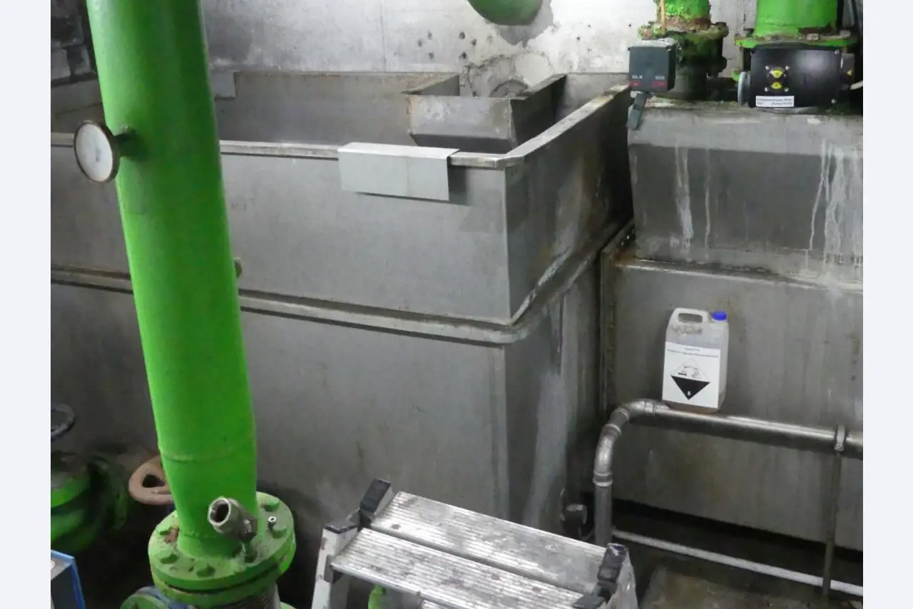 Equipement mécanique et accessoires d'une ancienne imprimerie en héliogravure-22