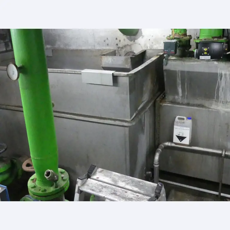 Equipement mécanique et accessoires d'une ancienne imprimerie en héliogravure-22