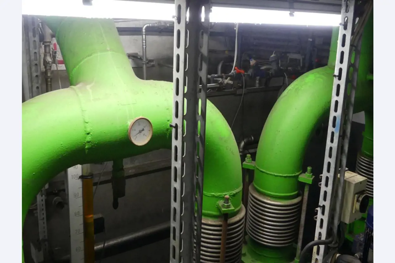 Equipement mécanique et accessoires d'une ancienne imprimerie en héliogravure-24