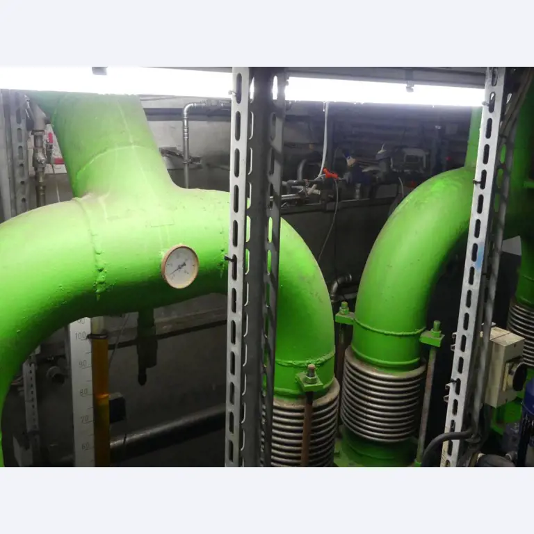 Equipement mécanique et accessoires d'une ancienne imprimerie en héliogravure-24