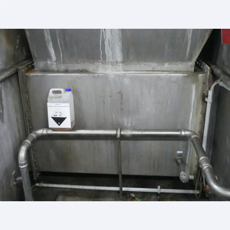 Equipement mécanique et accessoires d'une ancienne imprimerie en héliogravure-25