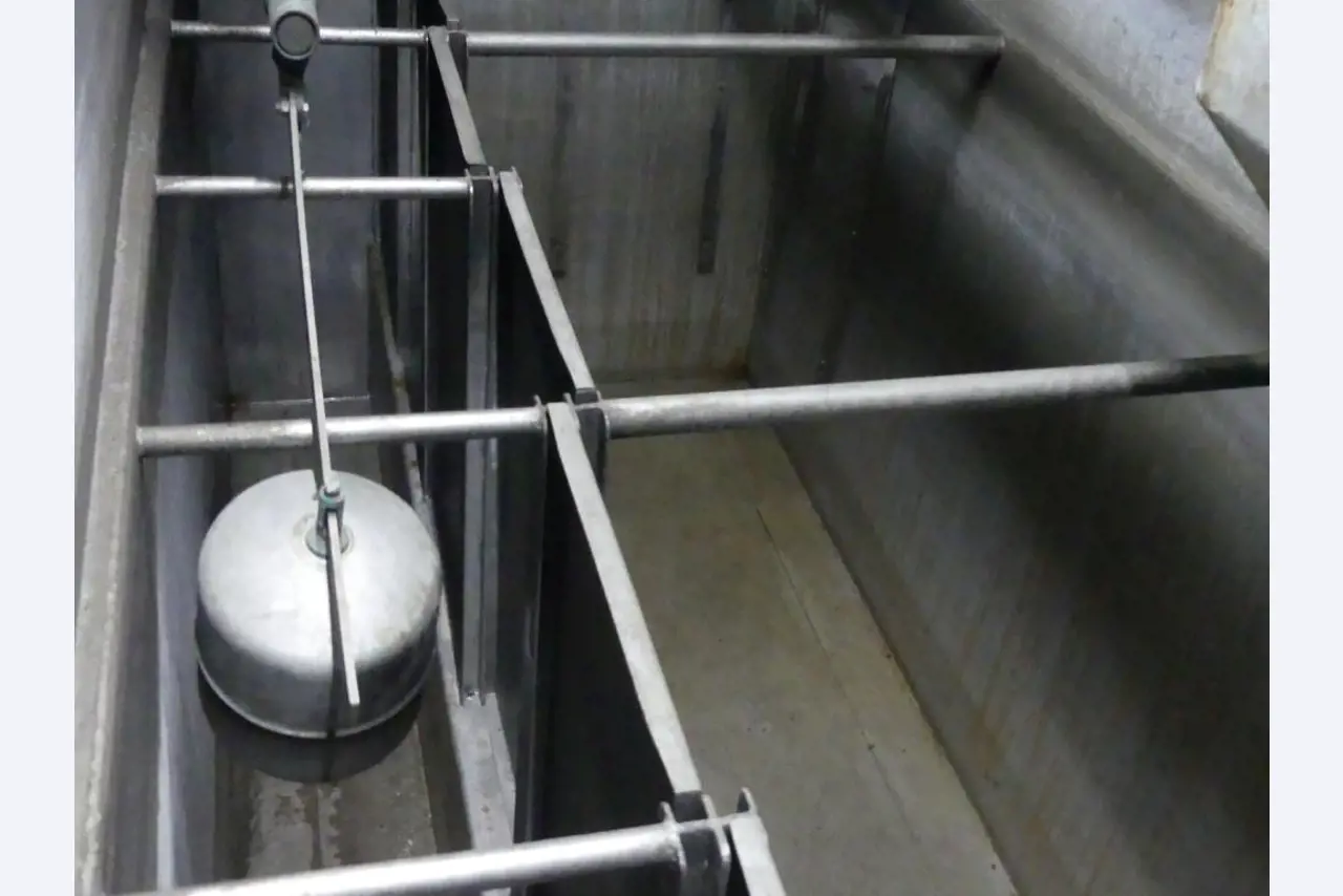 Equipement mécanique et accessoires d'une ancienne imprimerie en héliogravure-27