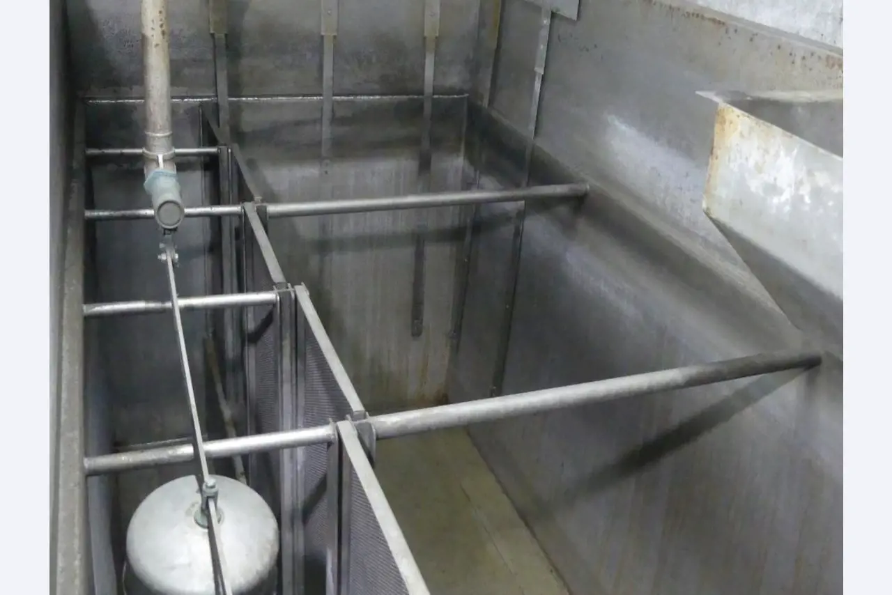 Equipement mécanique et accessoires d'une ancienne imprimerie en héliogravure-28