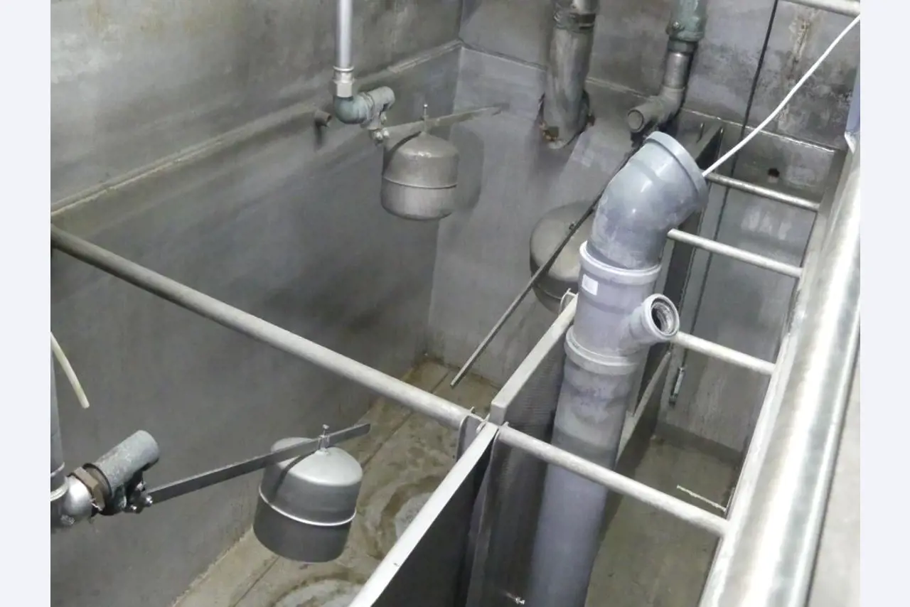 Equipement mécanique et accessoires d'une ancienne imprimerie en héliogravure-29