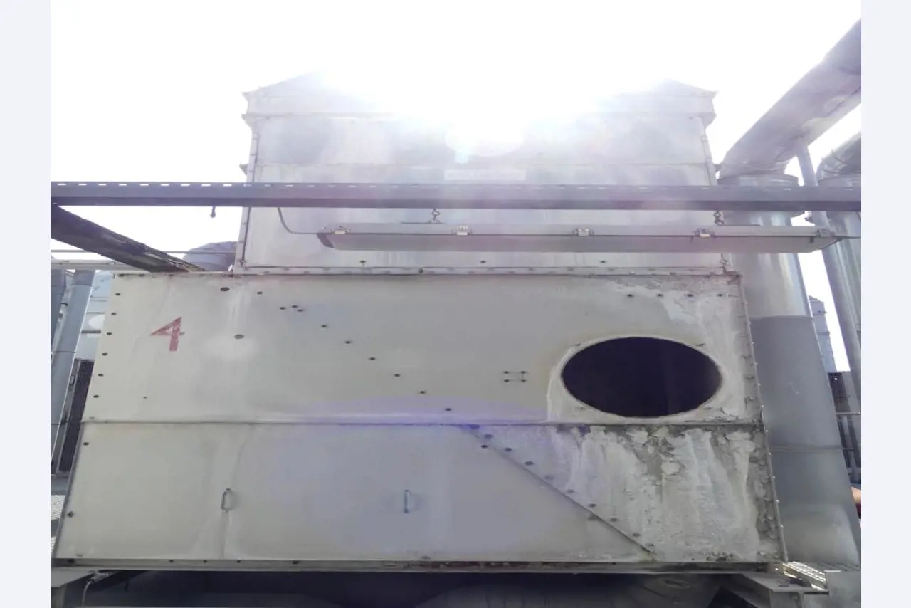 Equipement mécanique et accessoires d'une ancienne imprimerie en héliogravure-3