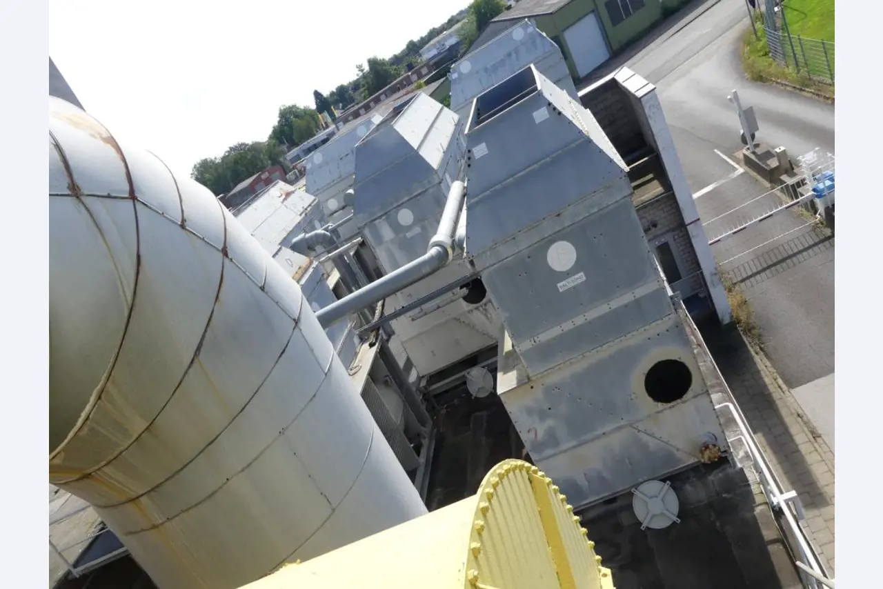 Equipement mécanique et accessoires d'une ancienne imprimerie en héliogravure-7