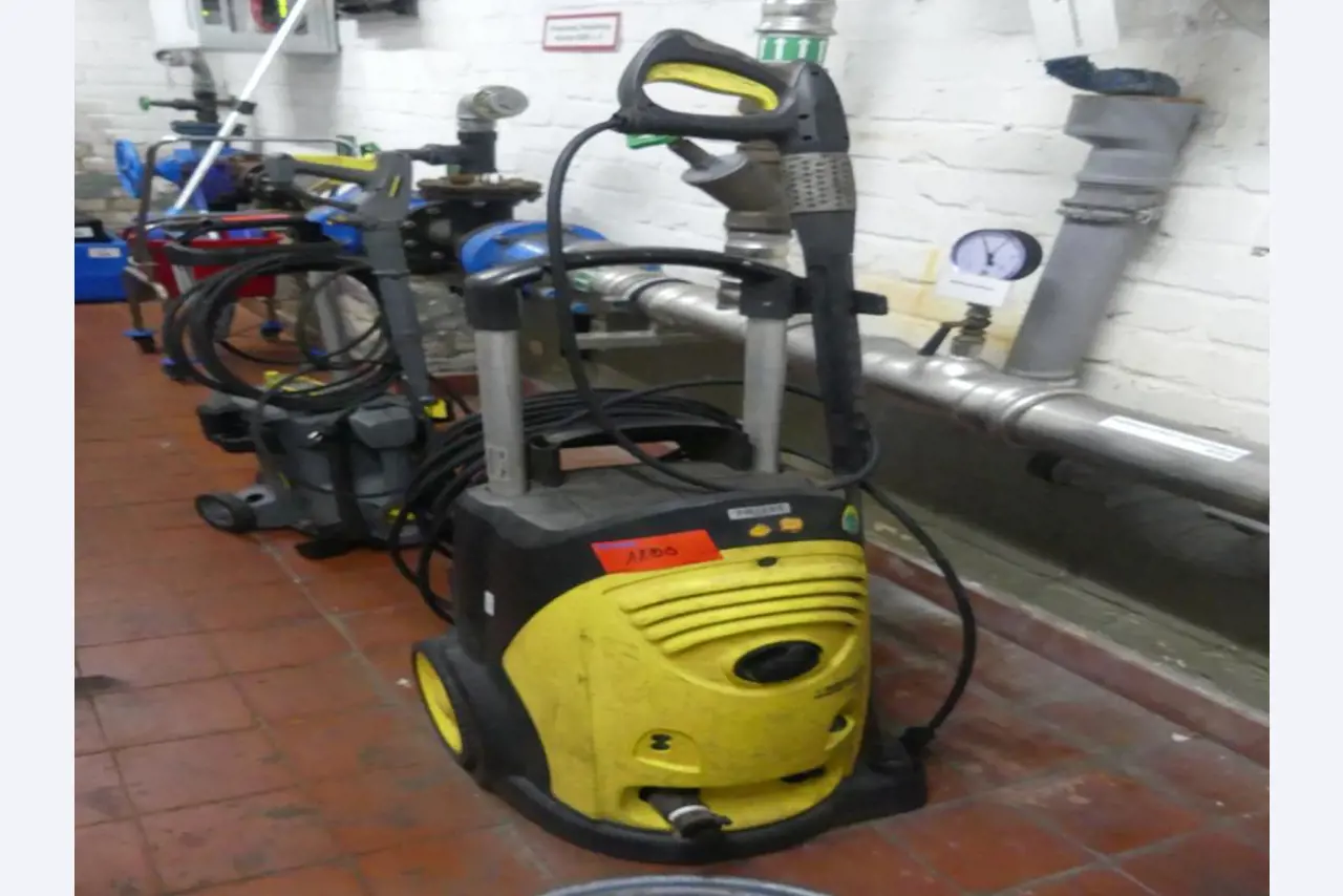 Maschinelle Einrichtung sowie Zubehör einer ehemaligen Tiefdruckerei-1