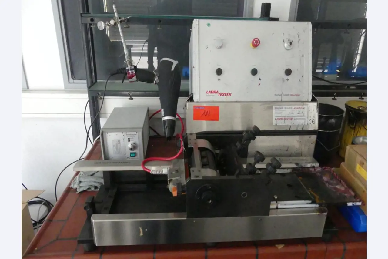 Maschinelle Einrichtung sowie Zubehör einer ehemaligen Tiefdruckerei-1